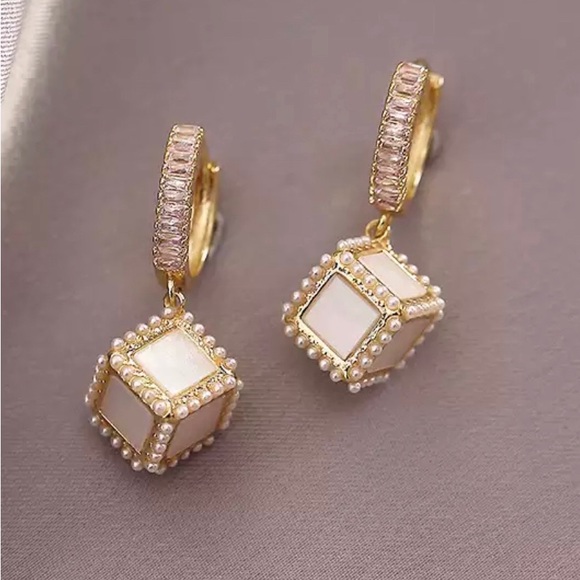 Three Dimensional Pearl Dice Dangle Drop Earrings - Picture 5 of 9